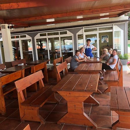 Kuca Pecine Acomodação com café da manhã Metajna Exterior foto